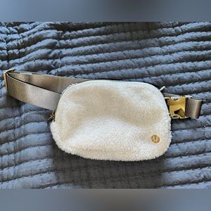 Lululemon Belt Bag- White Sherpa